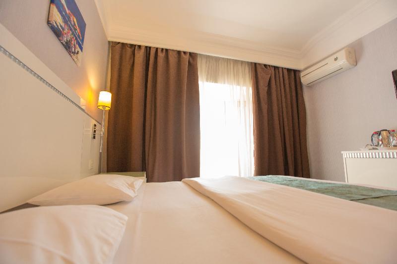 Amber Hotel Bakoe Buitenkant foto