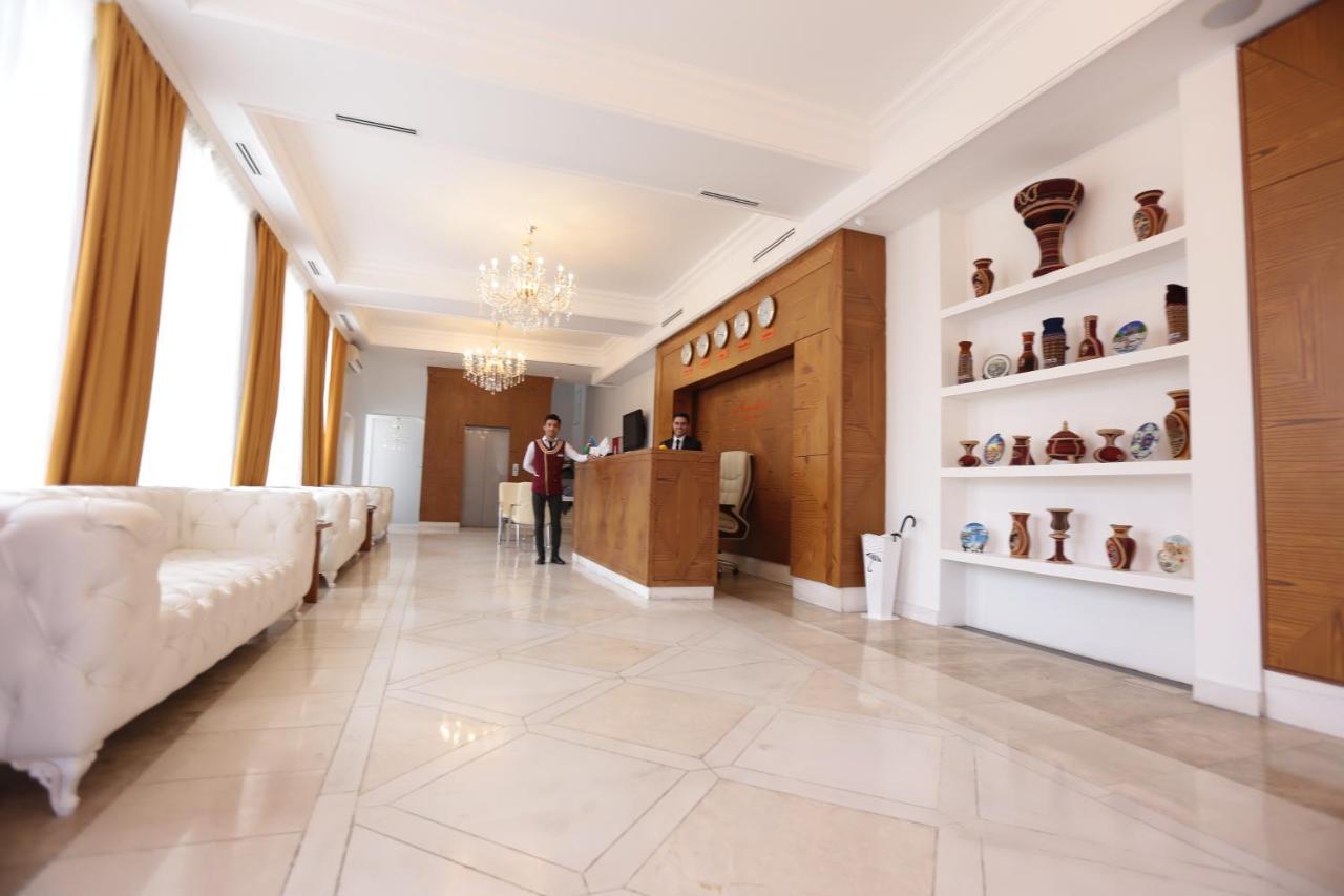 Amber Hotel Bakoe Buitenkant foto